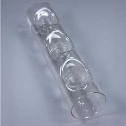 Ljusstake i glas för tre värmeljus går att dekorera med inne i