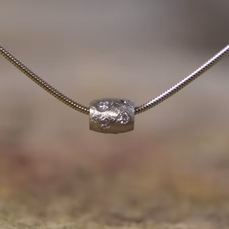 Hänge i vitguld med diamanter