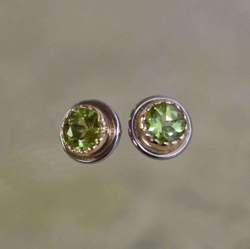 Guldörhängen med peridoter