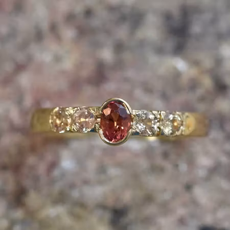 Guldring med safirer