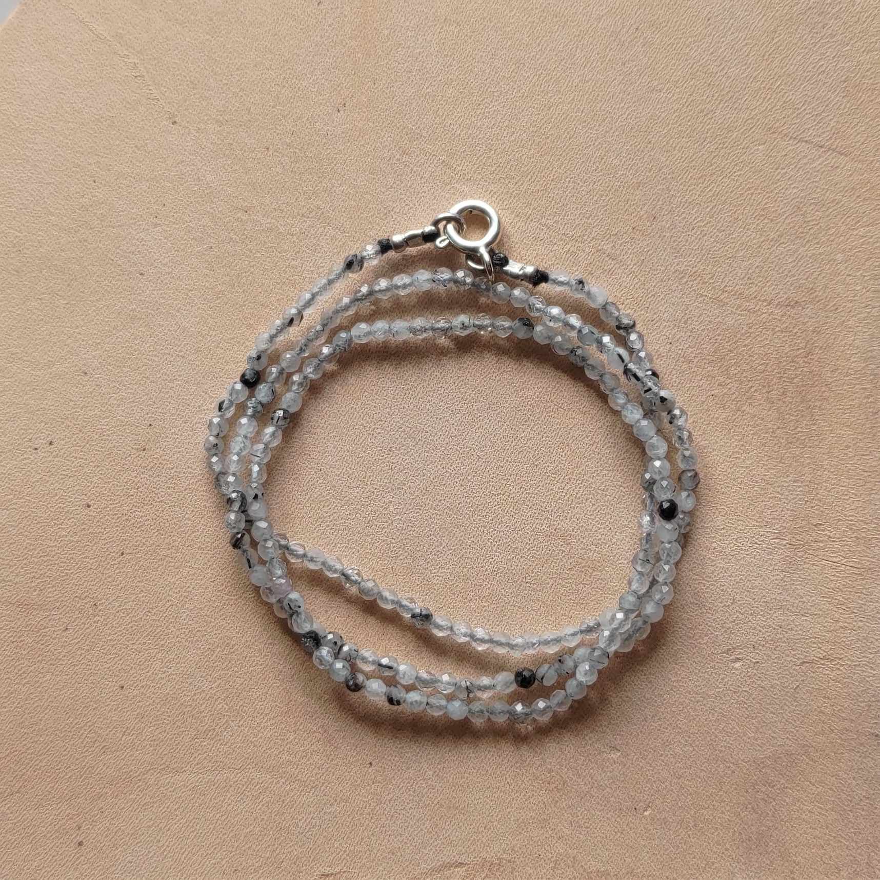 Halsband med rutilkvart