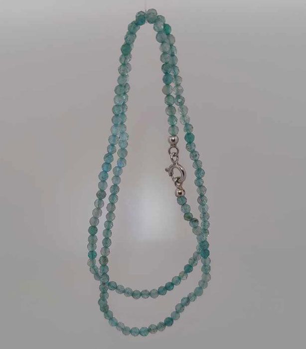 Halsband med blå topaser