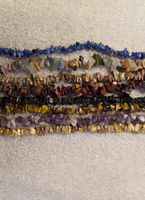 Halsband med olika stenar, lite blandat