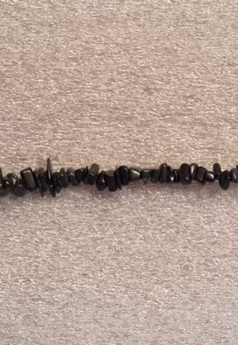 Halsband med olika stenar, lite blandat