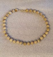 Halsband med olika stenar, lite blandat