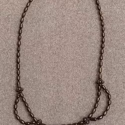 Halsband med pärlor i olika varianter