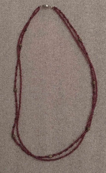 Halsband med äkta granater