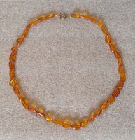 Halsband med bärnsten