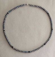 Pärlhalsband med pärlor och silverdetaljer