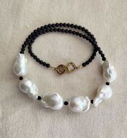 Halsband med onyx och stora barocka sötvattenpärlor