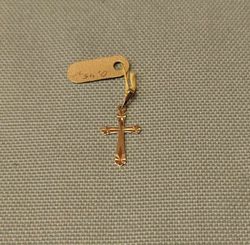 Guldkors med fasetter