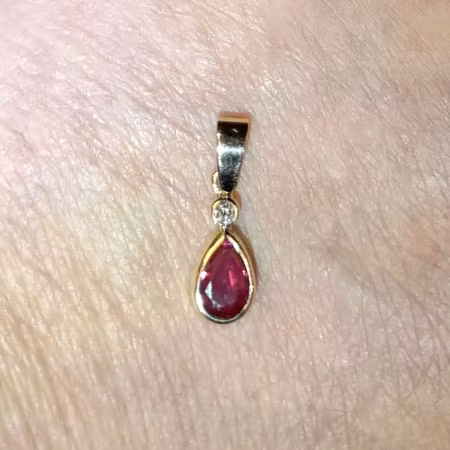 Rubinhänge med diamant