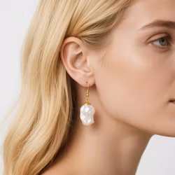 Förgyllda silverörhängen med barocka pärlor