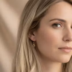 Guldörhängen med granater