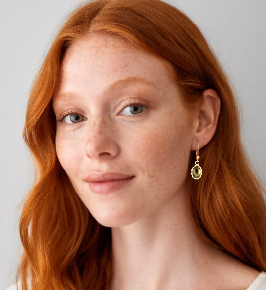 Guldörhängen med ovala peridoter