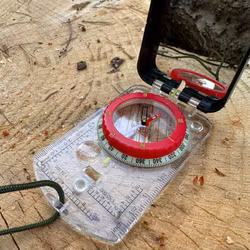 Kompass med spegel och ficklampa