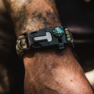 Överlevnadsarmband i paracord