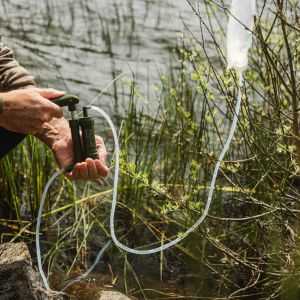 Portabel vattenrenare med pump