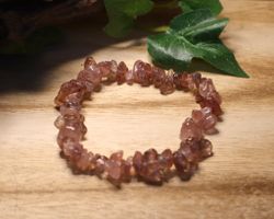 Jorgubbskvarts Chips-armband