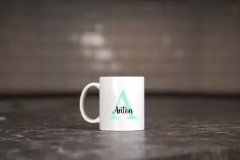 Mugg med Bokstav Lila eller grön