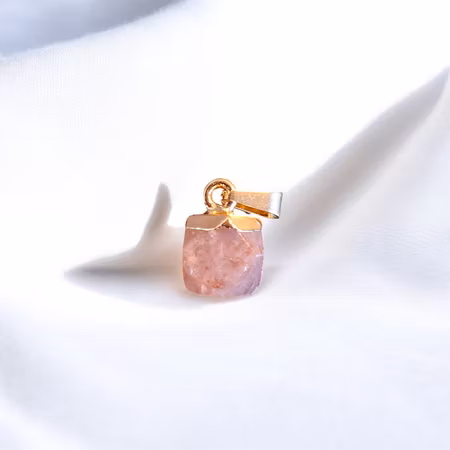 Halssmycke jordgubbskvarts