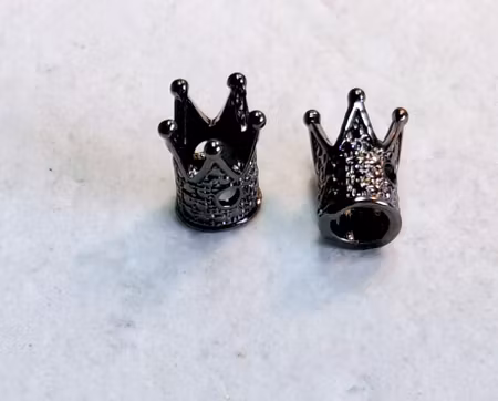 Berlock/mellandel pärla Svart krona 2st
