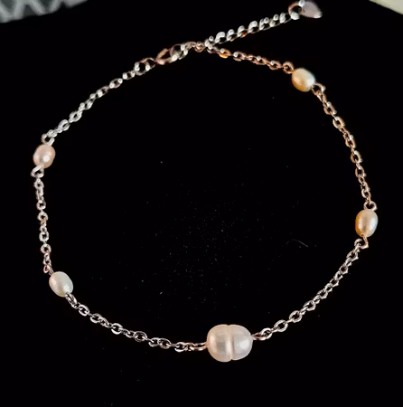 Fotlänk med odlade sötvattenspärlor