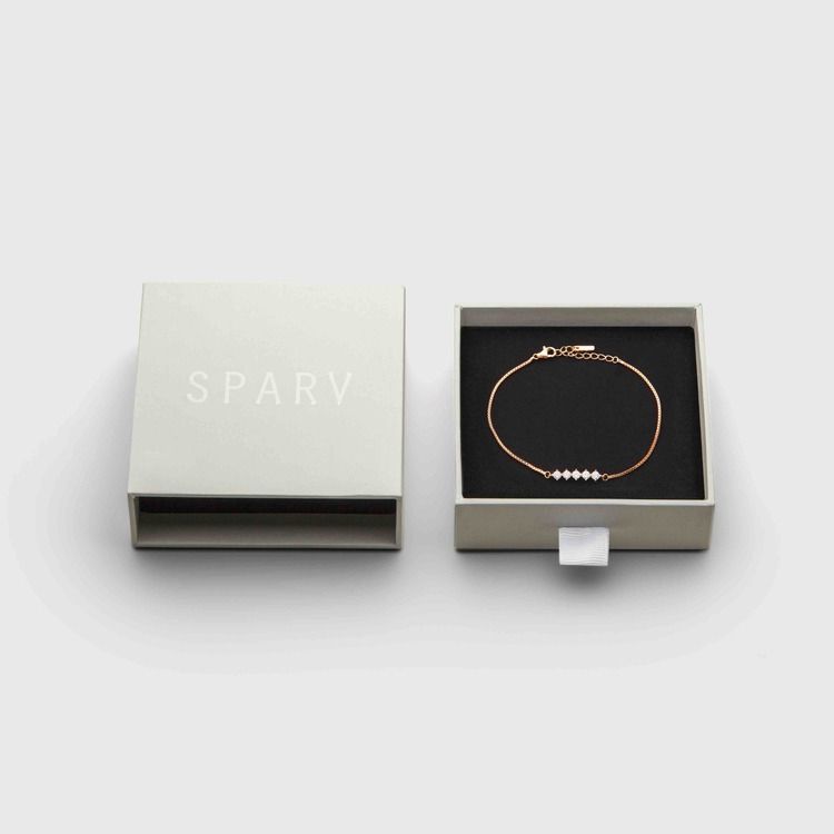Armband med stenar