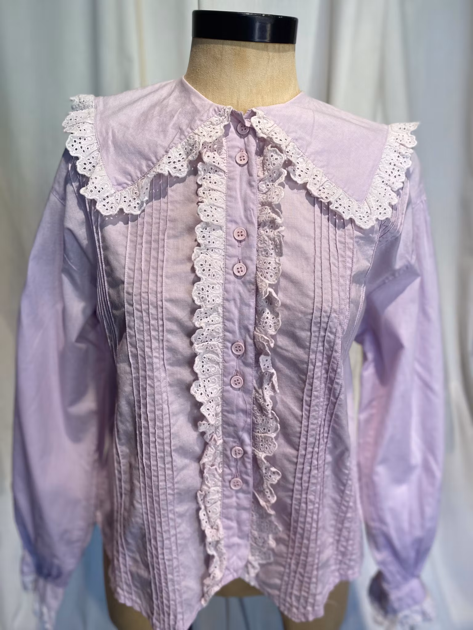 Vintage Blus med detaljer i spets