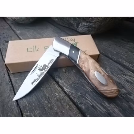 Fällkniv med djur motiv hjort