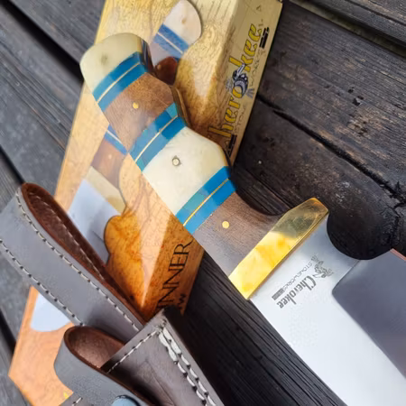 Jaktkniv utformad för både jakt och slakt