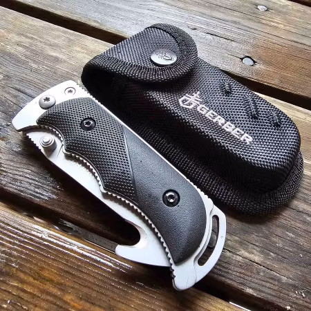 En pålitlig fällbar jaktkniv Gerber Freeman Guide Linerlock