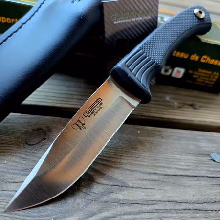 Cudeman Jaktkniv: Skärpa och Grepp för Jägaren
