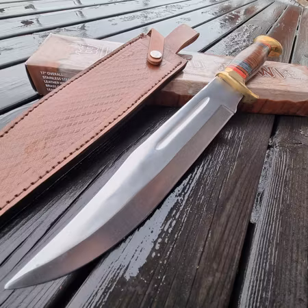 Gigantisk kniv i bowie modell.