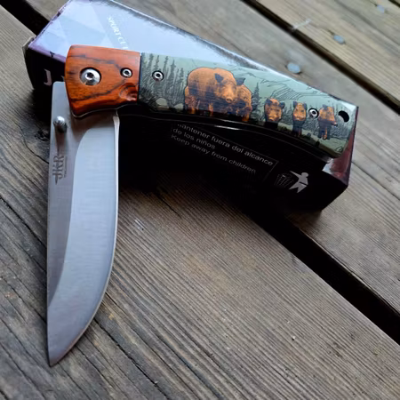 Fällkniv med vackert djurmotiv JKR