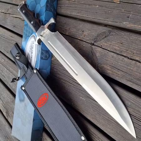 Bowiekniv XL med en storlek på 43 cm handtag och slida i svart