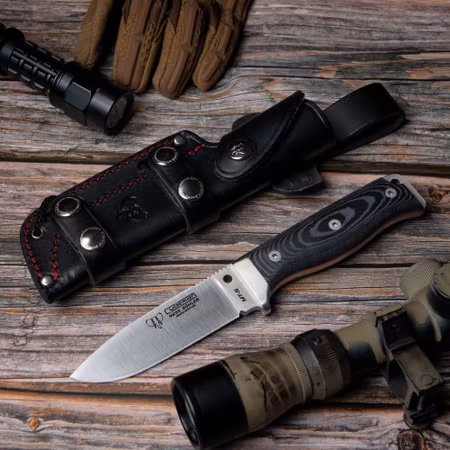 Jaktkniv med svart Micarta handtag Cudeman MT5