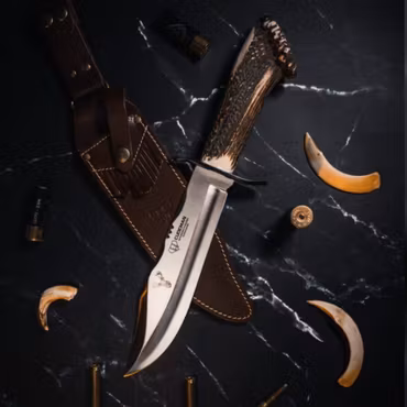 Handgjord kniv med fast blad och polerat hjorthorn Cudeman