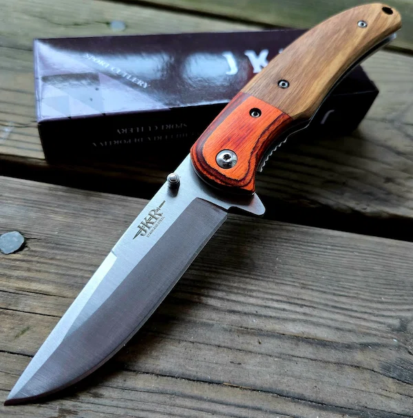 Prisvärd JKR Fällkniv 8,5 cm – Lockback & Rostfritt Stål – Knivmagasinet
