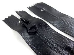 D751 Blixtlås vattenresistent 18 cm ej delbar svart