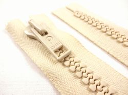 D014 Blixtlås delrin 12 cm ej delbar 9 mm ljusbeige