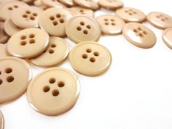 K020 Knapp 18 mm beige