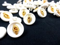K029 Knapp 14 mm Knut vit/guld