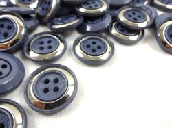 K069 Knapp 18 mm lila/silver