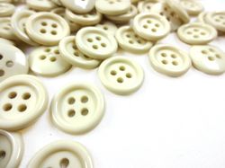 K038 Knapp 15 mm beige