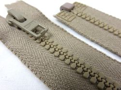 D057 Blixtlås 56 cm Opti delrin delbar 6 mm brunbeige