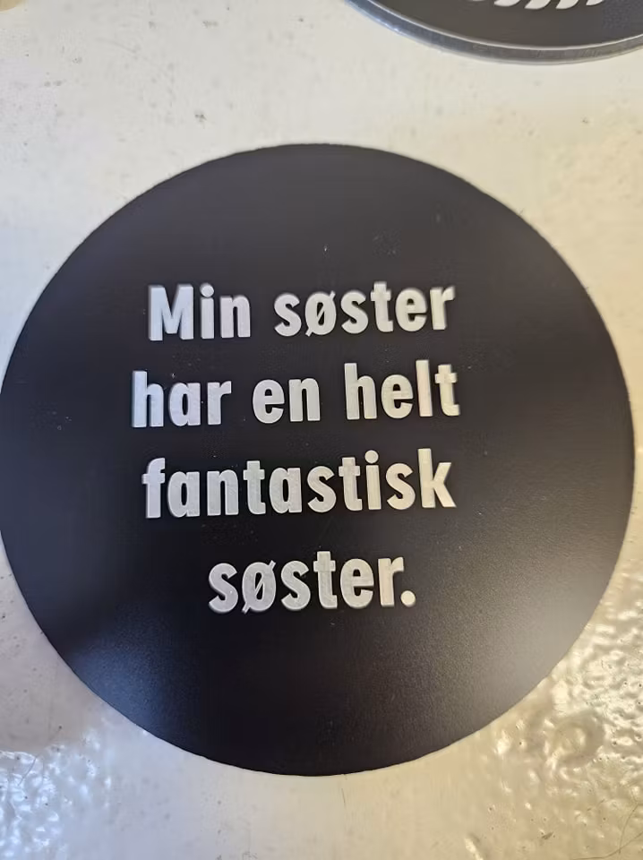 Koppunderlag\Bordbrikke med valgfri tekst