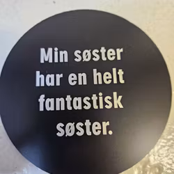 Koppunderlag\Bordbrikke med valgfri tekst
