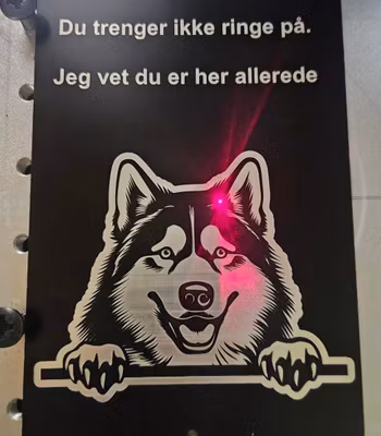 Husky dørskilt