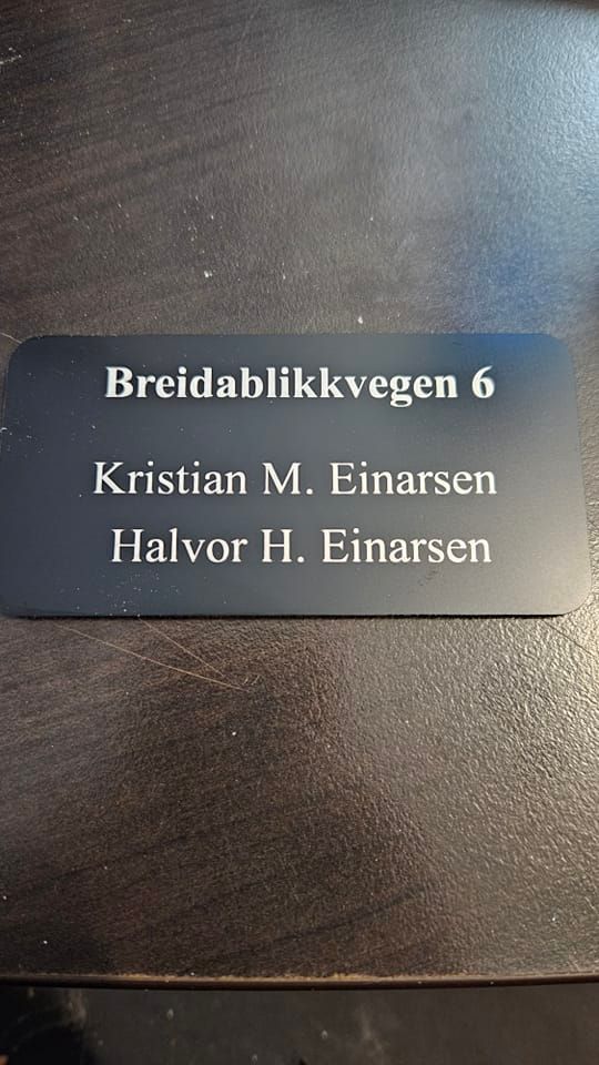 Postkasseskilt sort